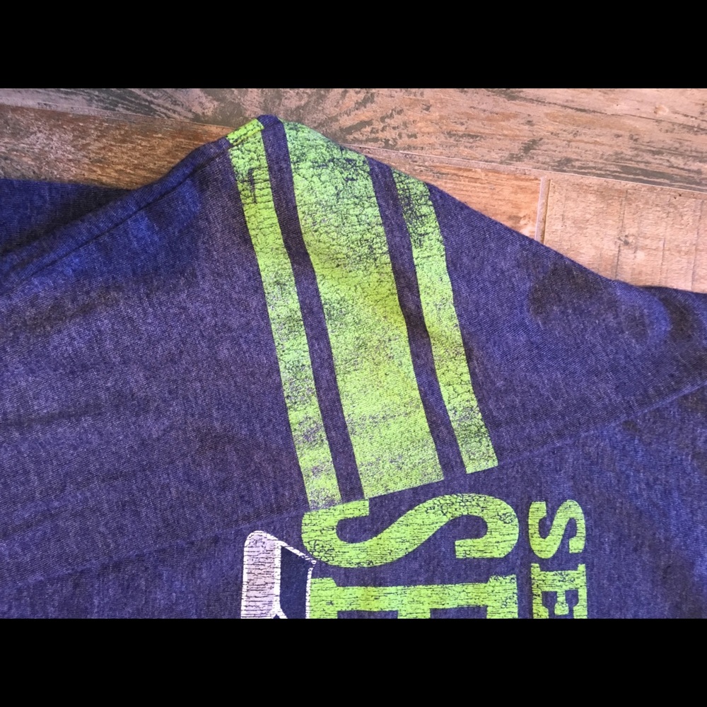 Seahawks top - Picture 2 of 7